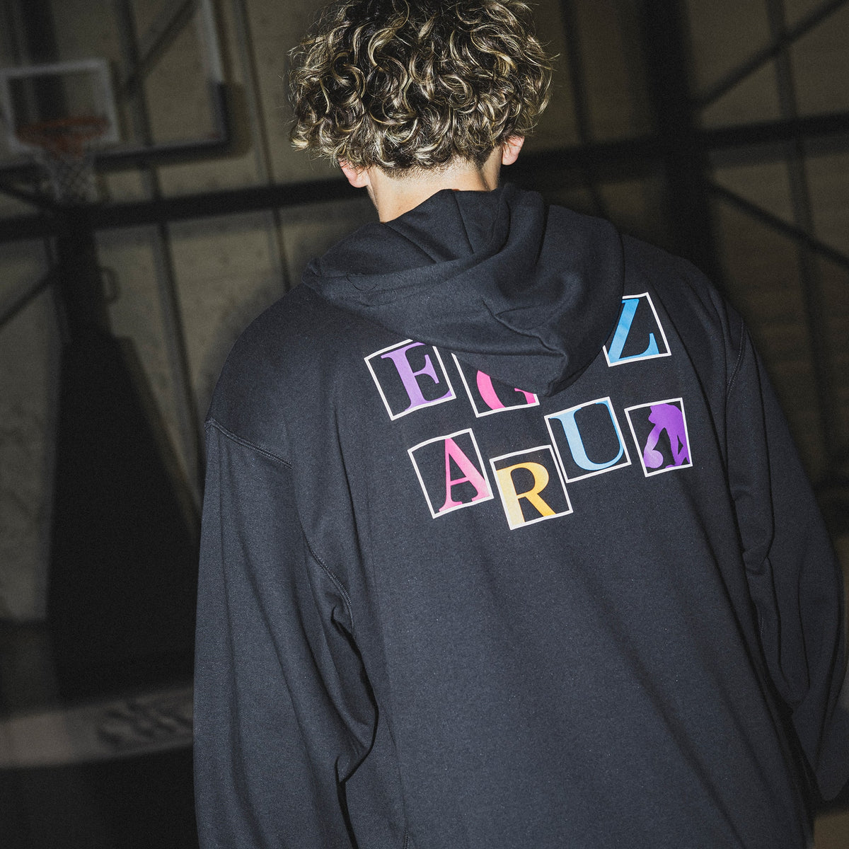 エンブレム オーバーサイズパーカ(EZBH)