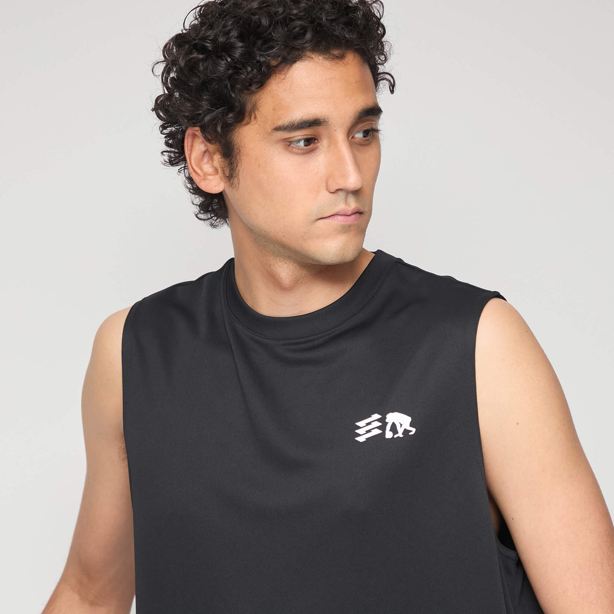 One-point dual logo sleeveless shirt