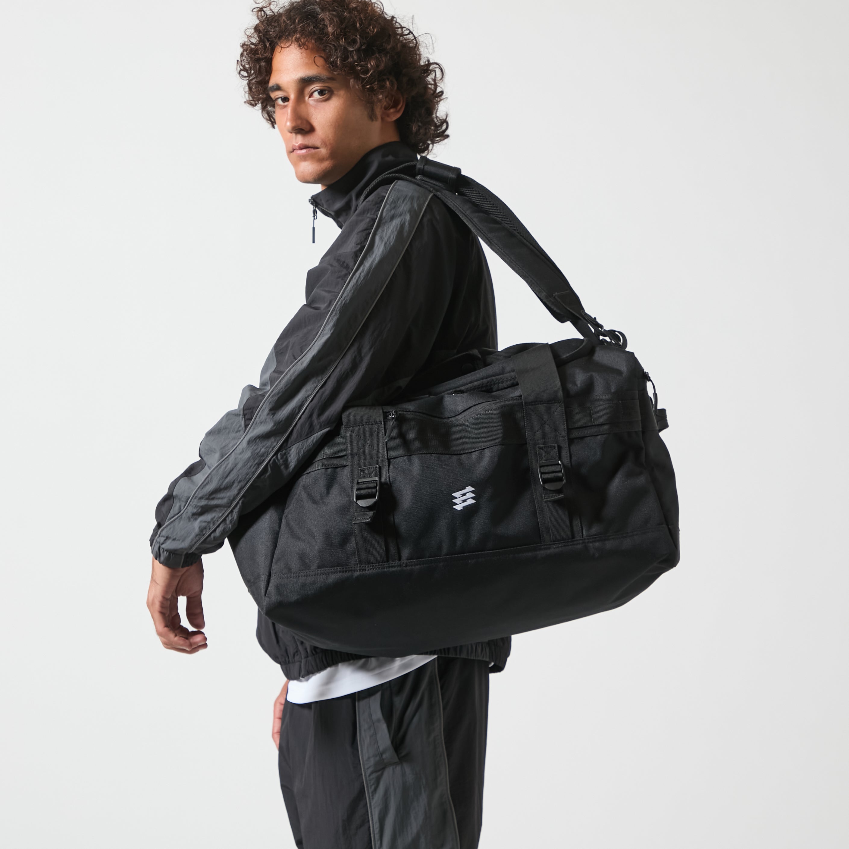 ラ*コ様 新品未使用　THULE 130ダッフルバッグブラック 3205001 Thule Chasm Duffel 130L - THULE スーリー 公式オンライン