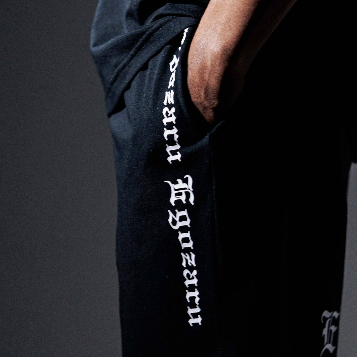 [Length on the knee] Side logo cut -off shorts (EZBH)