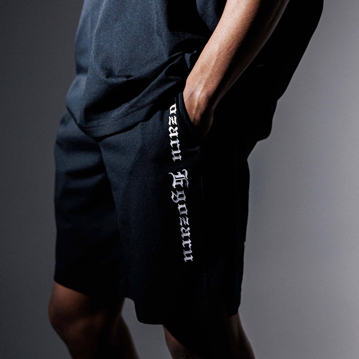 [Length on the knee] Side logo cut -off shorts (EZBH)