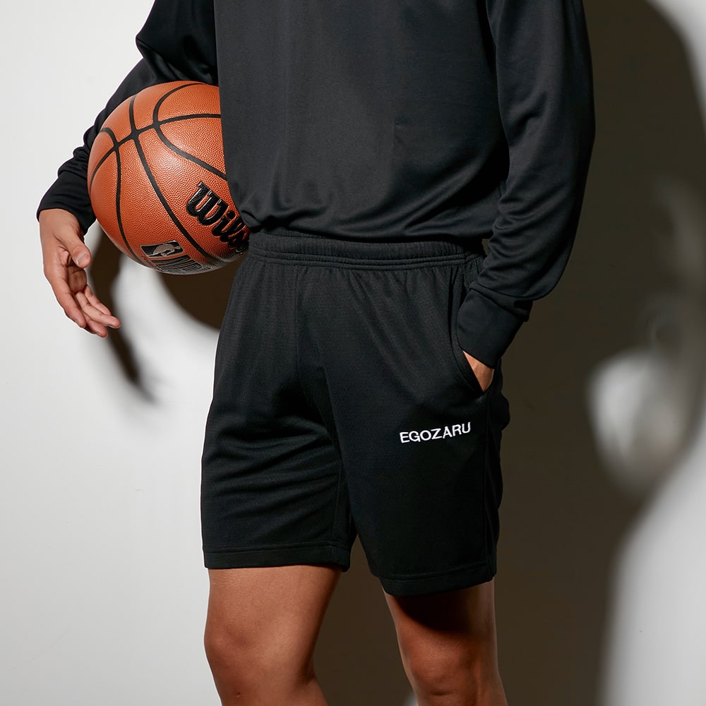 [Length on the knee] Cut -off solid mesh shorts